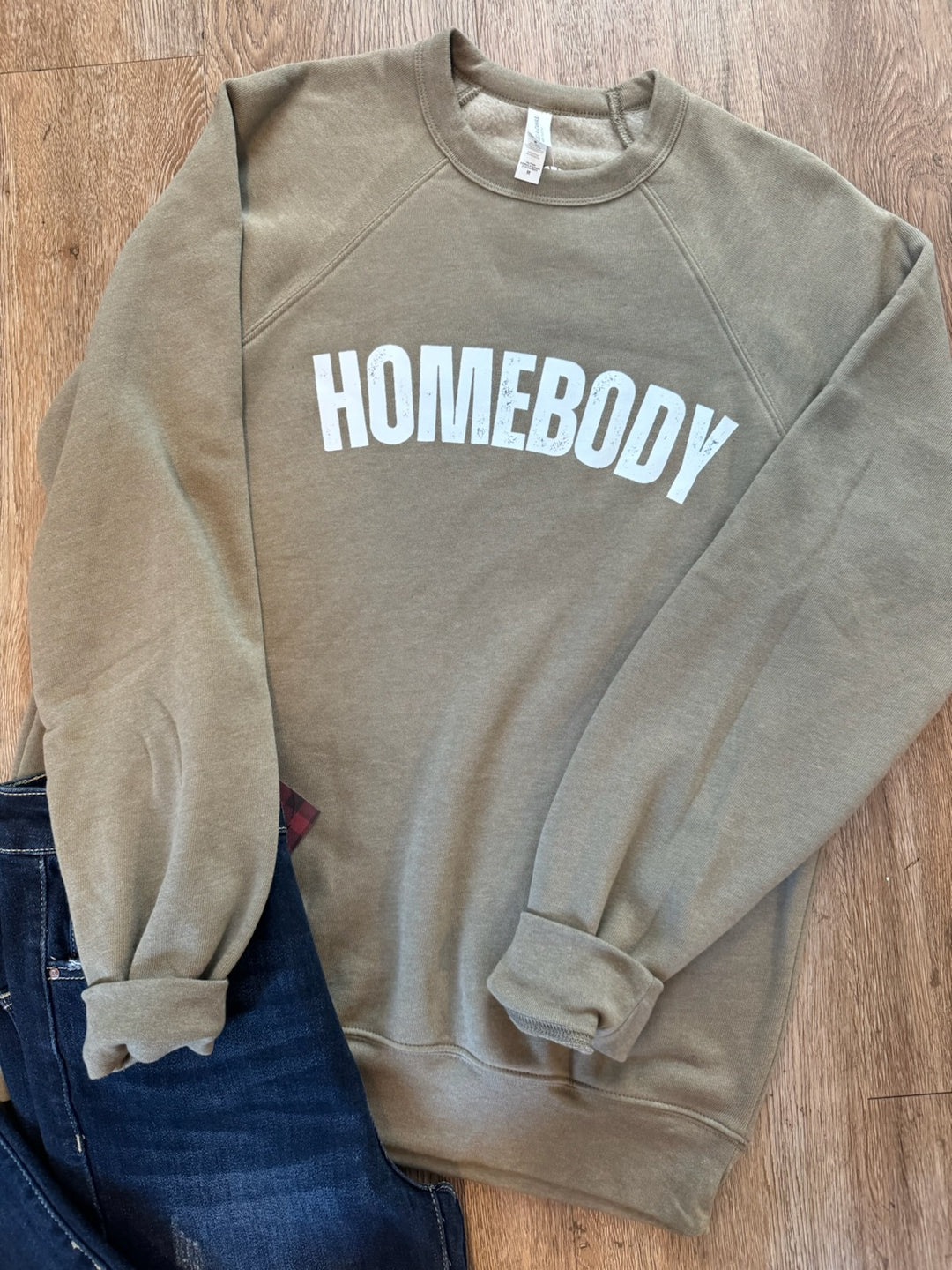 HOMEBODY CREWNECK IN OLIVE PRE-ORDER