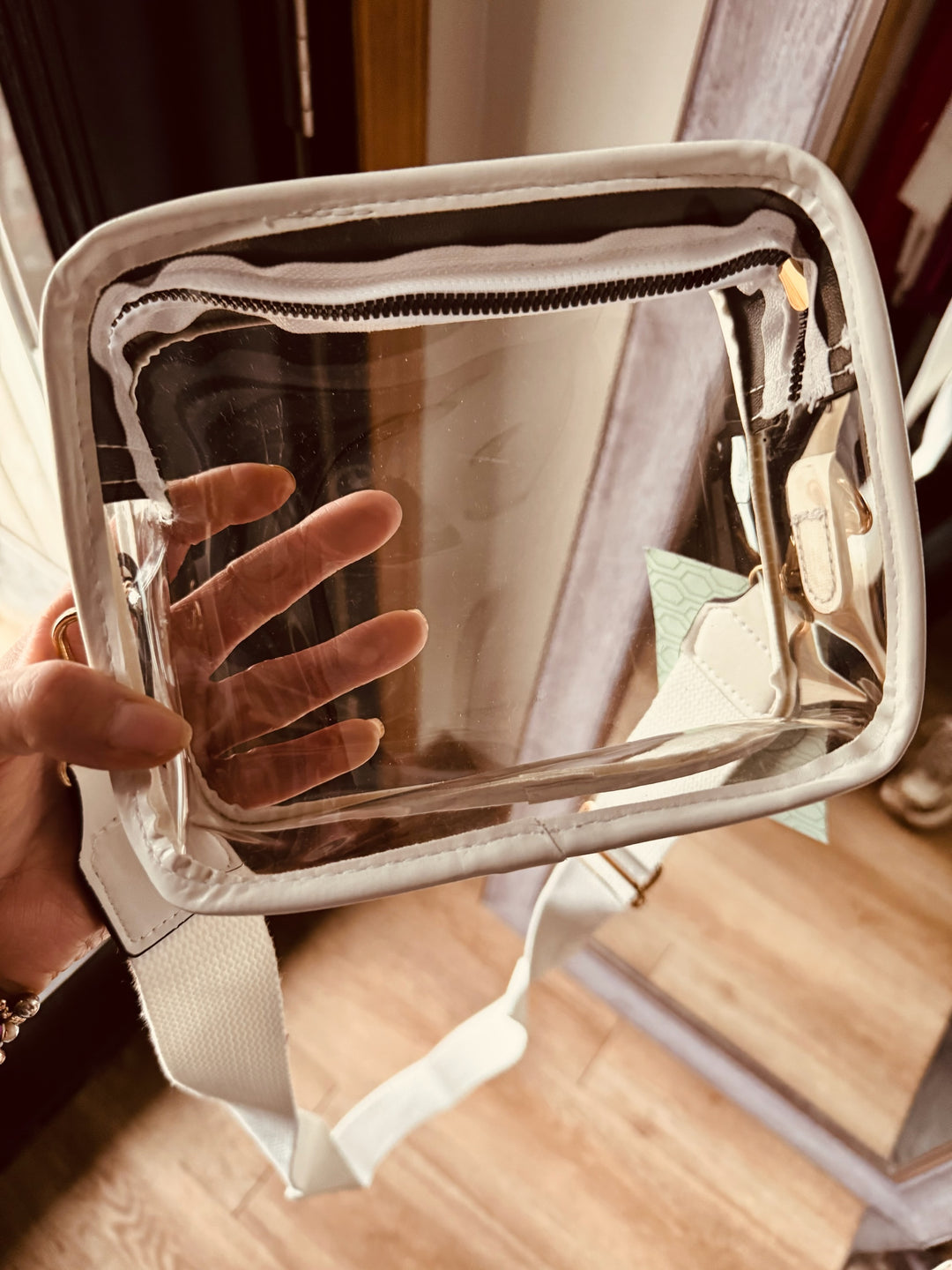 RIVERPORT CROSSBODY