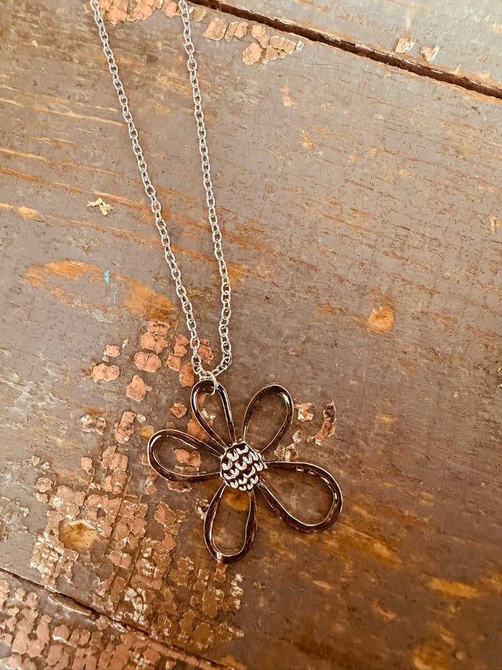 SILVER BLOOM NECKLACE