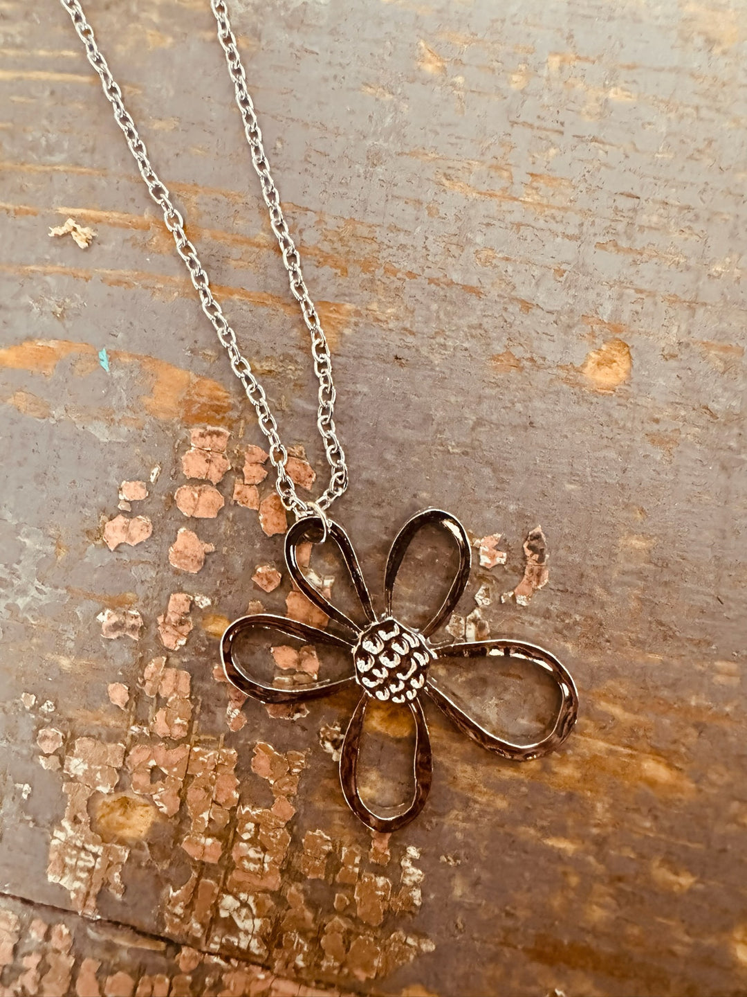SILVER BLOOM NECKLACE