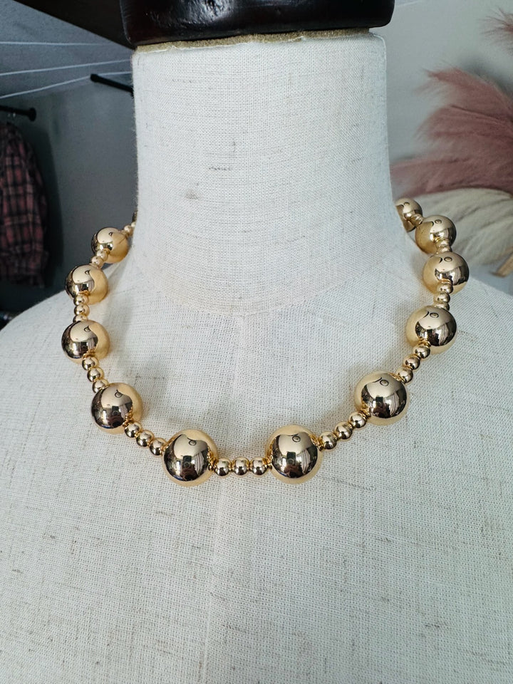 SOCIALITE NECKLACE