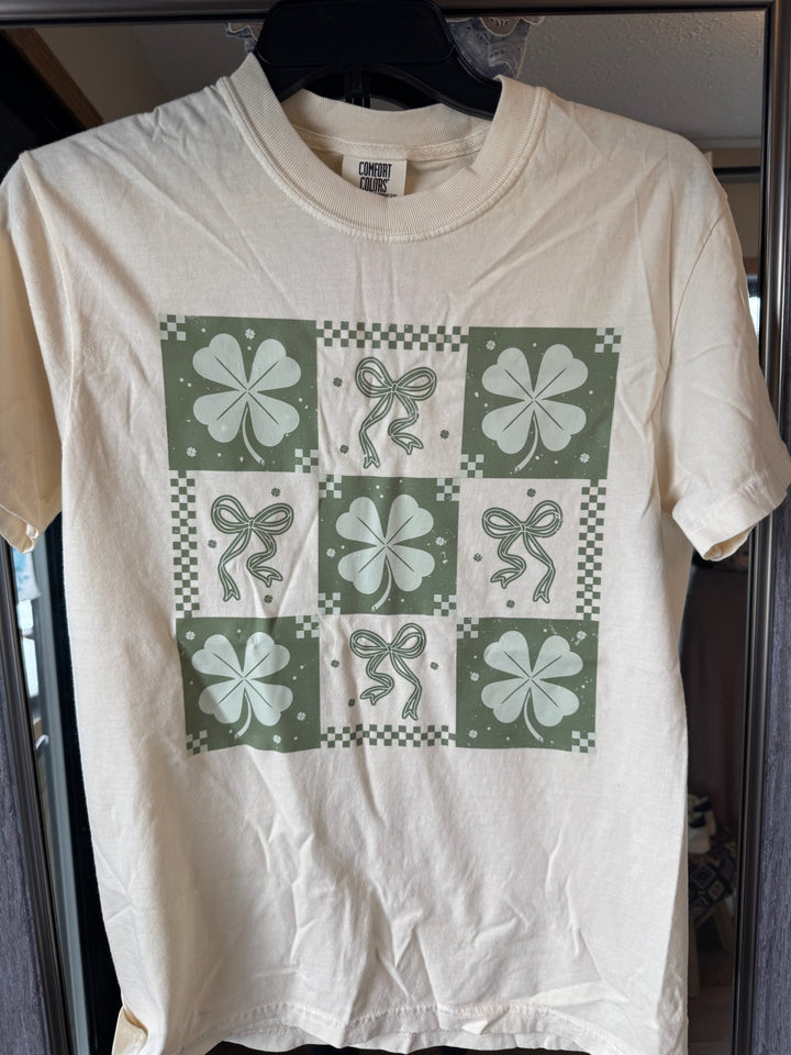 CLOVERS & BOWS ADULT TEE