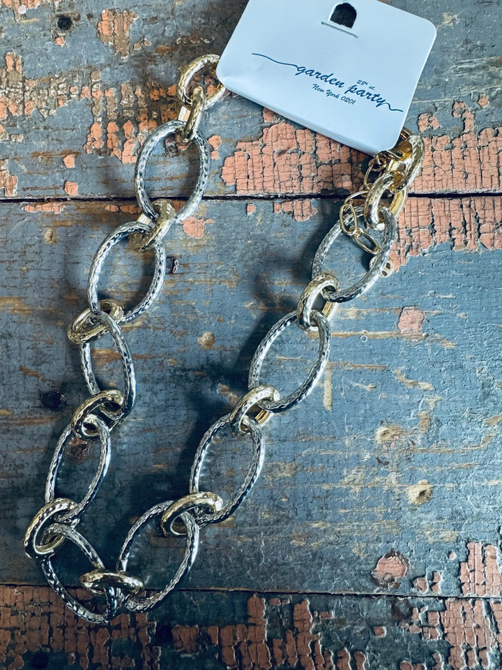 CHAIN REACTION NECKLACE