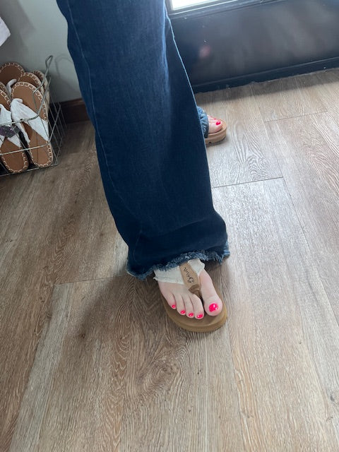 SHORELINE FLIP FLOPS