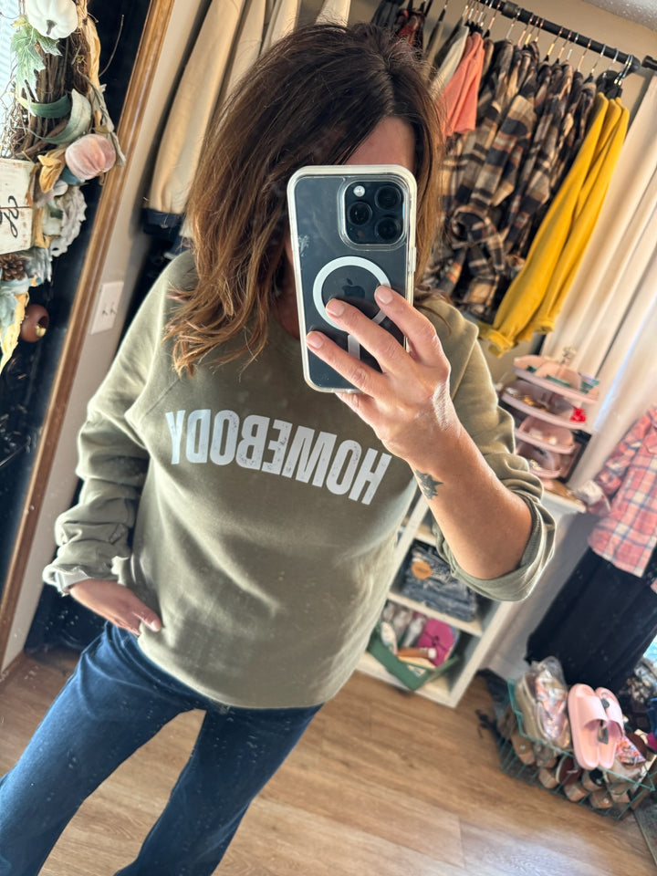 HOMEBODY CREWNECK IN OLIVE PRE-ORDER