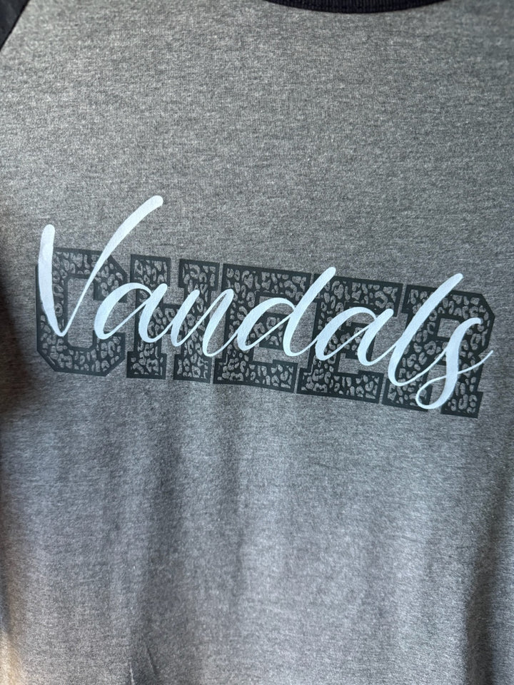 VANDAL CHEER RAGLAN TOP