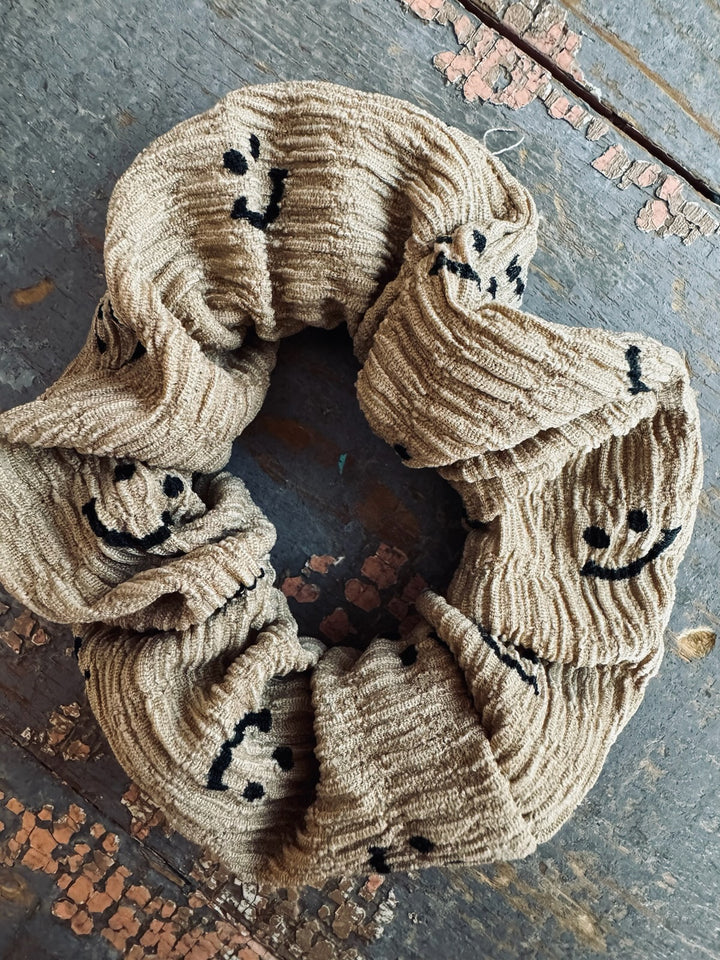 KHAKI SMILEY SCRUNCHIE