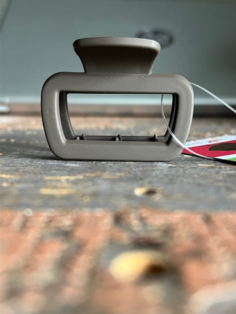 WEEKEND CLAW CLIPS